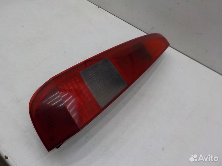 Фонарь задний левый Ford Fiesta 2001-2007