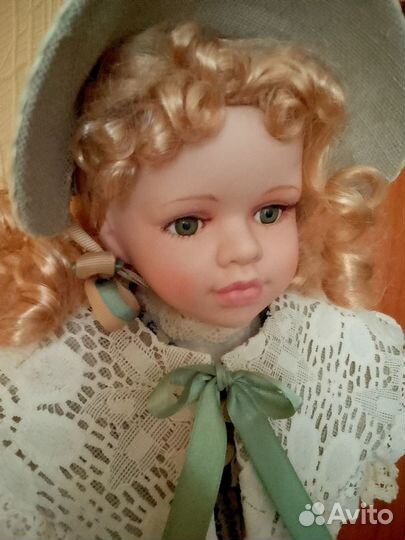 Кукла фарфоровая Эмма