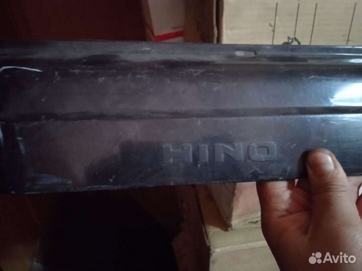 Ветровик правой двери хино профия