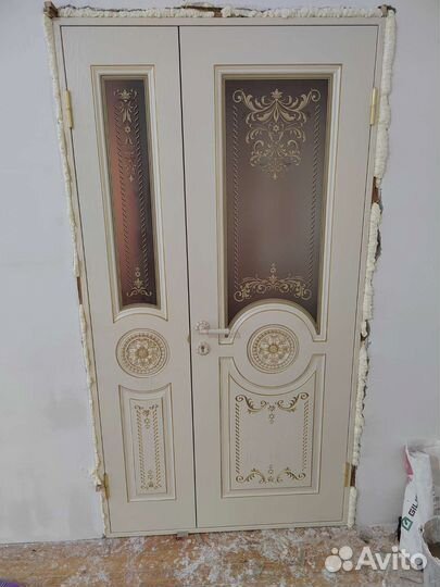 Двухстворчатая дверь