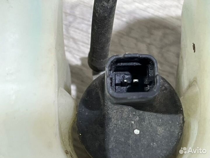 Бачок омывателя лобового стекла Renault Logan