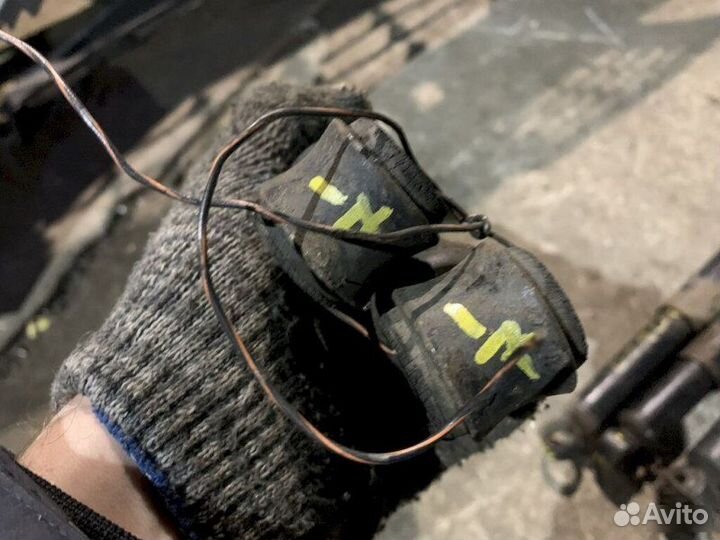 Амортизатор задний Toyota Ipsum SXM15 2000