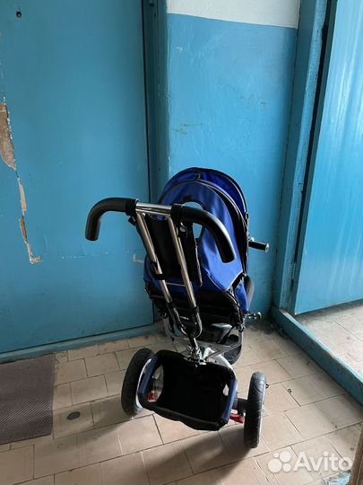 Детский велосипед с ручкой