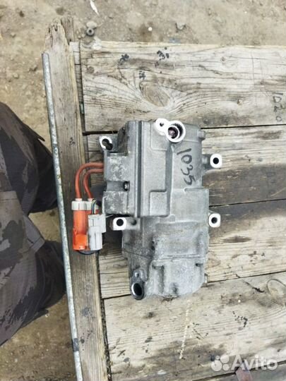 Компрессор кондиционера Lexus Ls600Hl UVF46