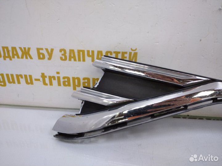 Решетка радиатора левая Volkswagen Touareg 3 CR7