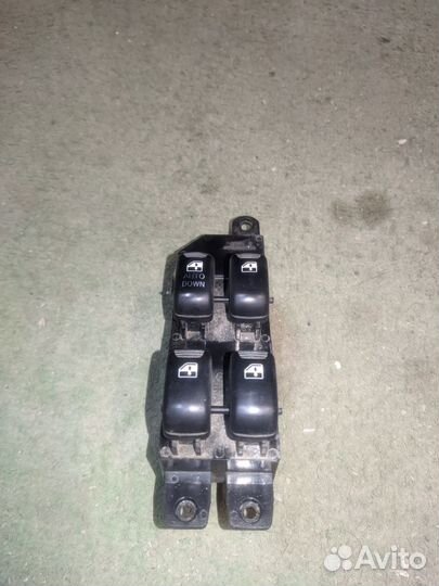 Блок управления стеклоподъемниками Hyundai Santa F