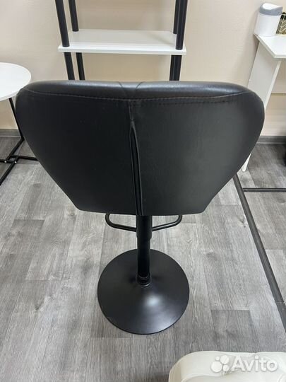Барный стул для бровиста