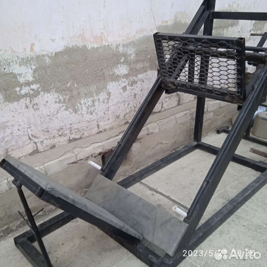 Тренажер для ног и спины