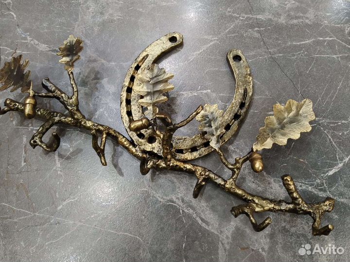 Ключница вешалка подкова с дубовой веткой