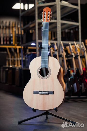 Классическая гитара Yamaha C40M 4/4