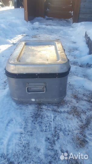 Термоконтейнер с набором посуды из нержавейки