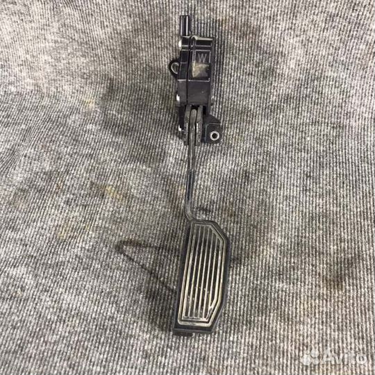 Педаль газа Toyota Auris E150 1znfe 2009