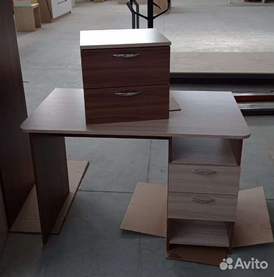 Письменный стол для школьника новый