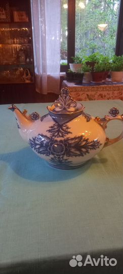 Большой сувенирный чайник