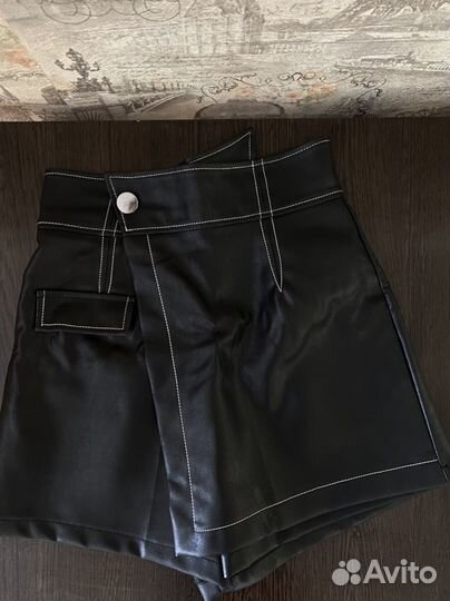Кожаные шорты
