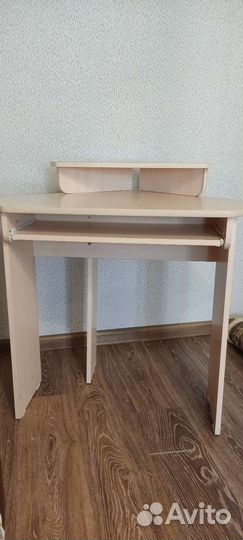 Компьютерный / письменный стол угловой