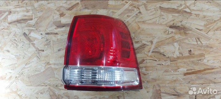 Фонарь задний правый Toyota Land Cruiser 200