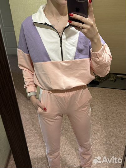 Женский спортивный костюм