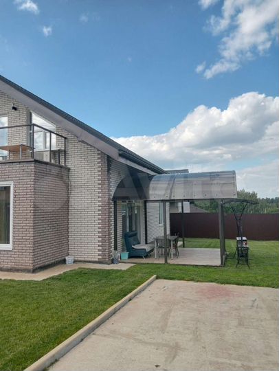 Дом 218 м² на участке 8 сот.