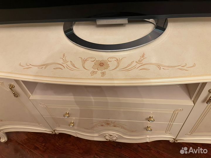 Тумба под телевизор