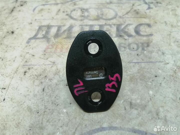 Ответная часть замка двери VW Tiguan 2007-2011