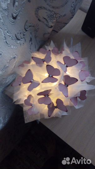 Светящаяся композиция с бабочками