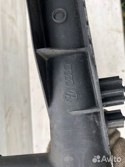 Радиатор охлаждения двигателя Audi A4 универсал