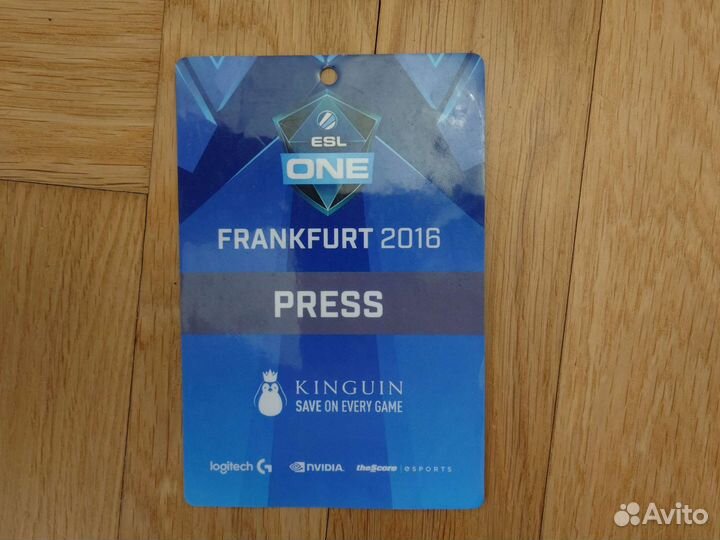 ESL ONE frankfurt 2016 Бейдж press с автографами