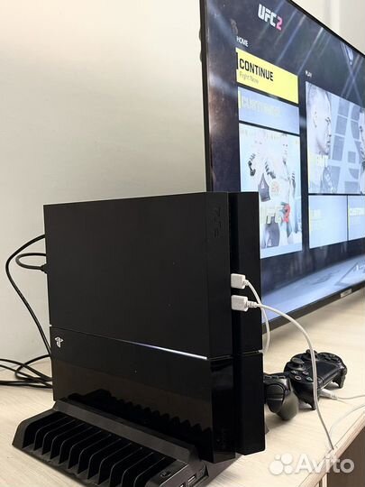 Игровая приставка PS4