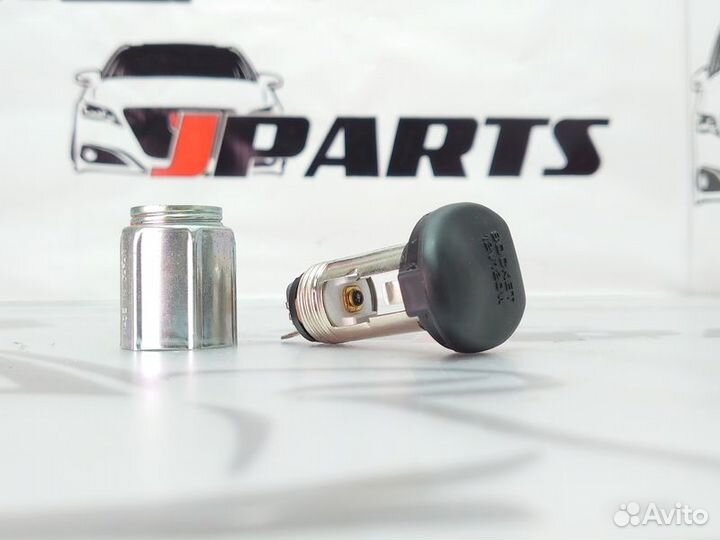 Розетка Mitsubishi Outlander II (2005—2009)