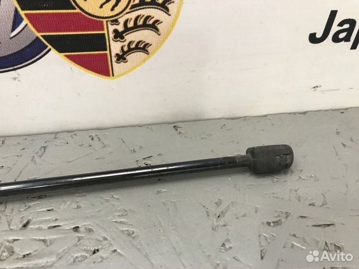 Амортизатор капота правый Mercedes-Benz Slk-280