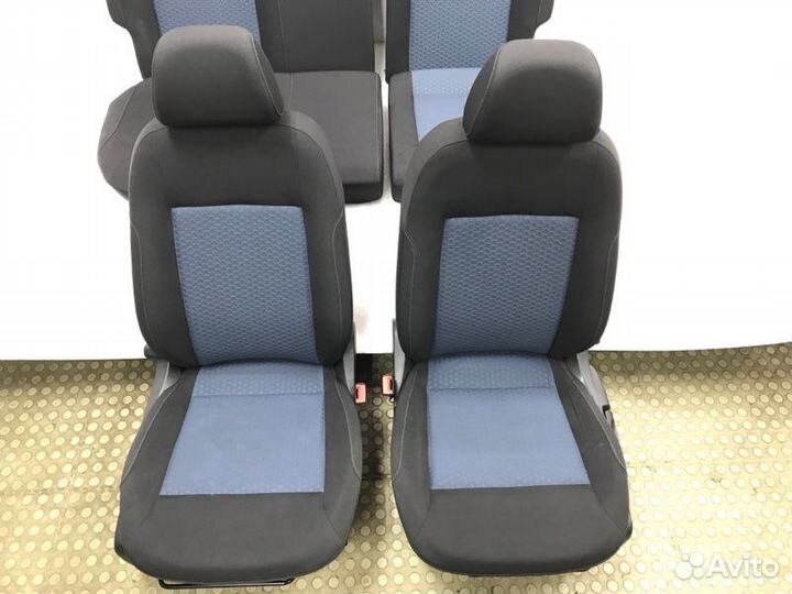 Сиденья комплект Volkswagen Polo 1.6 2013