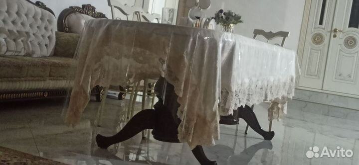 Стол и стулья