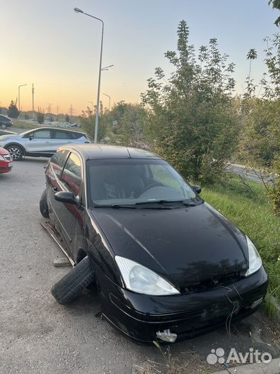 Ford Focus 2 AT, 2001, битый, 100 000 км