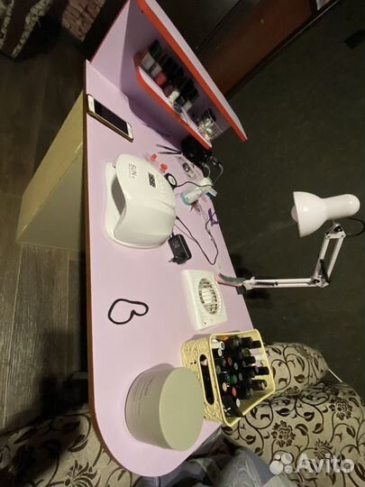 Маникюрный стол с пылесосом