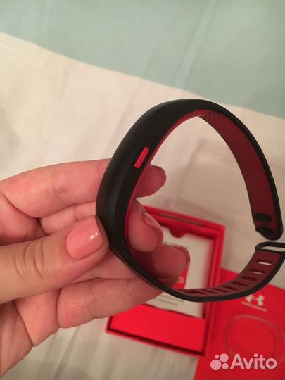 Фитнес браслет Under Armour и Up3