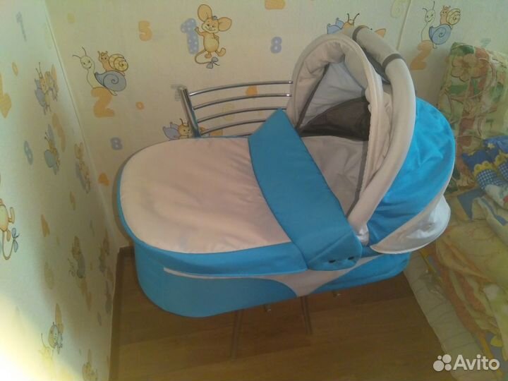 Детская коляска два в одном в отличном состоянии