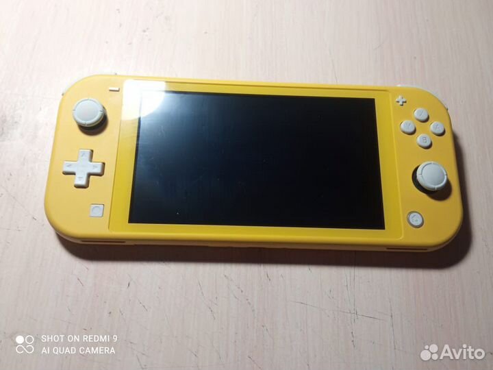 Nintendo switch lite + подарок игра