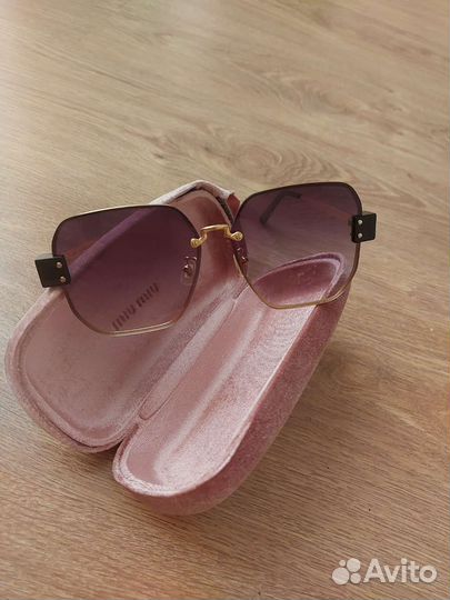 Солнцезащитные очки женские брендовые
