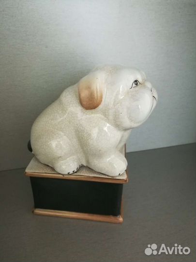 Фарфоровые статуэтки собаки