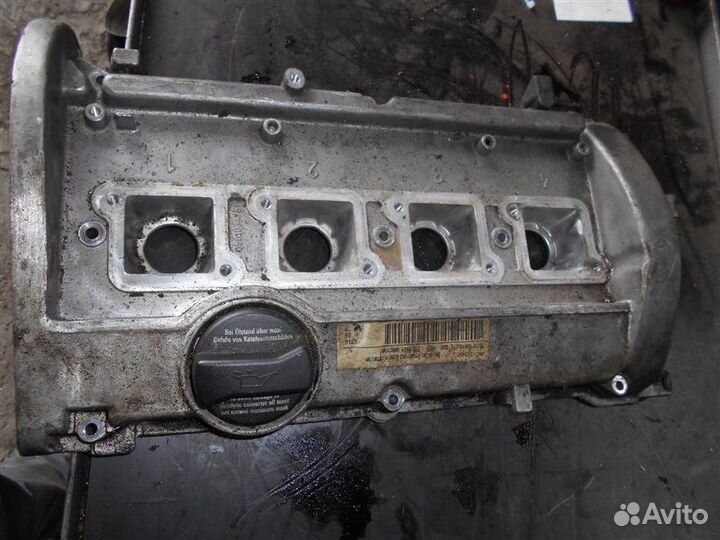 Клапанная крышка Volkswagen Passat