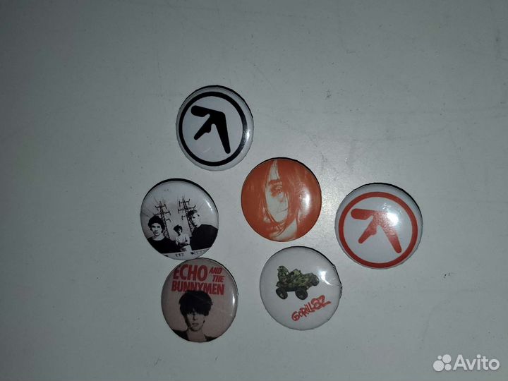 Значки на бронь