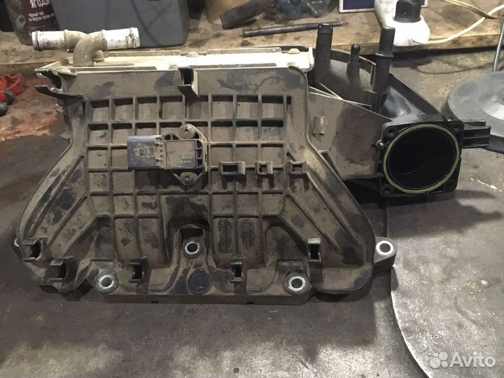 Коллектор впускной с охладителем Фольксваген Ауди