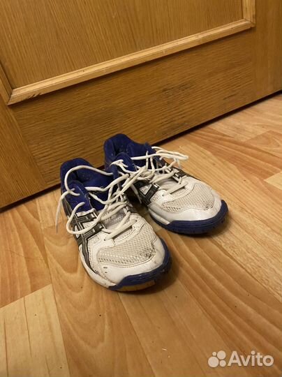 Кроссовки asics фирменные