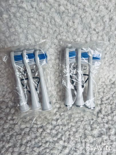 Электрическая зубная щетка