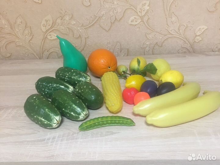 Пластмасовые игрушки овощи, фрукты