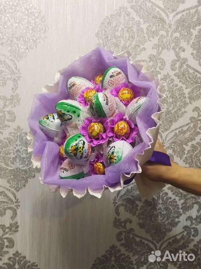 Букет из Рафаэлло и Киндерсюрпризов