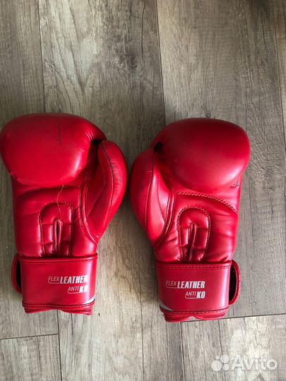 Боксерские перчатки
