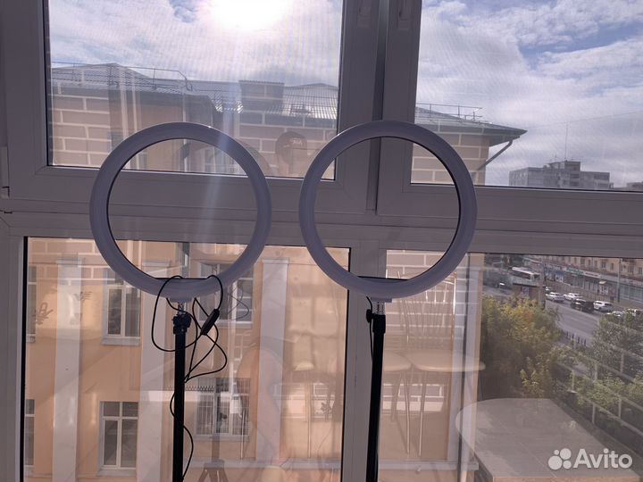 Кольцевая лампа M33 со штативом