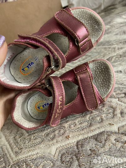 Сандали totta